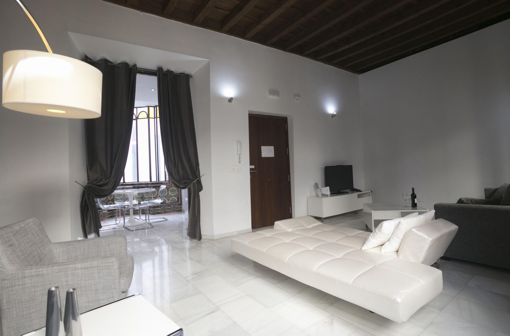 Elvira Aparthotel