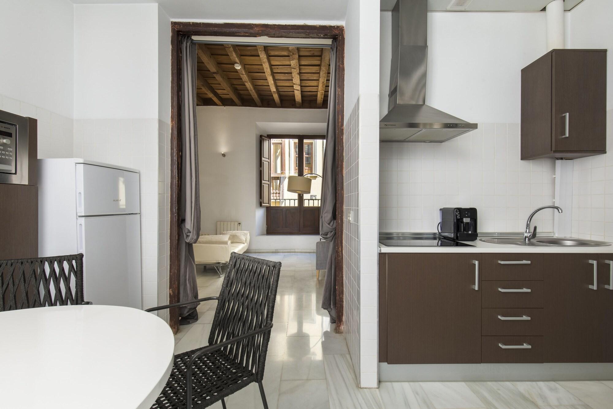 Elvira Aparthotel 3*