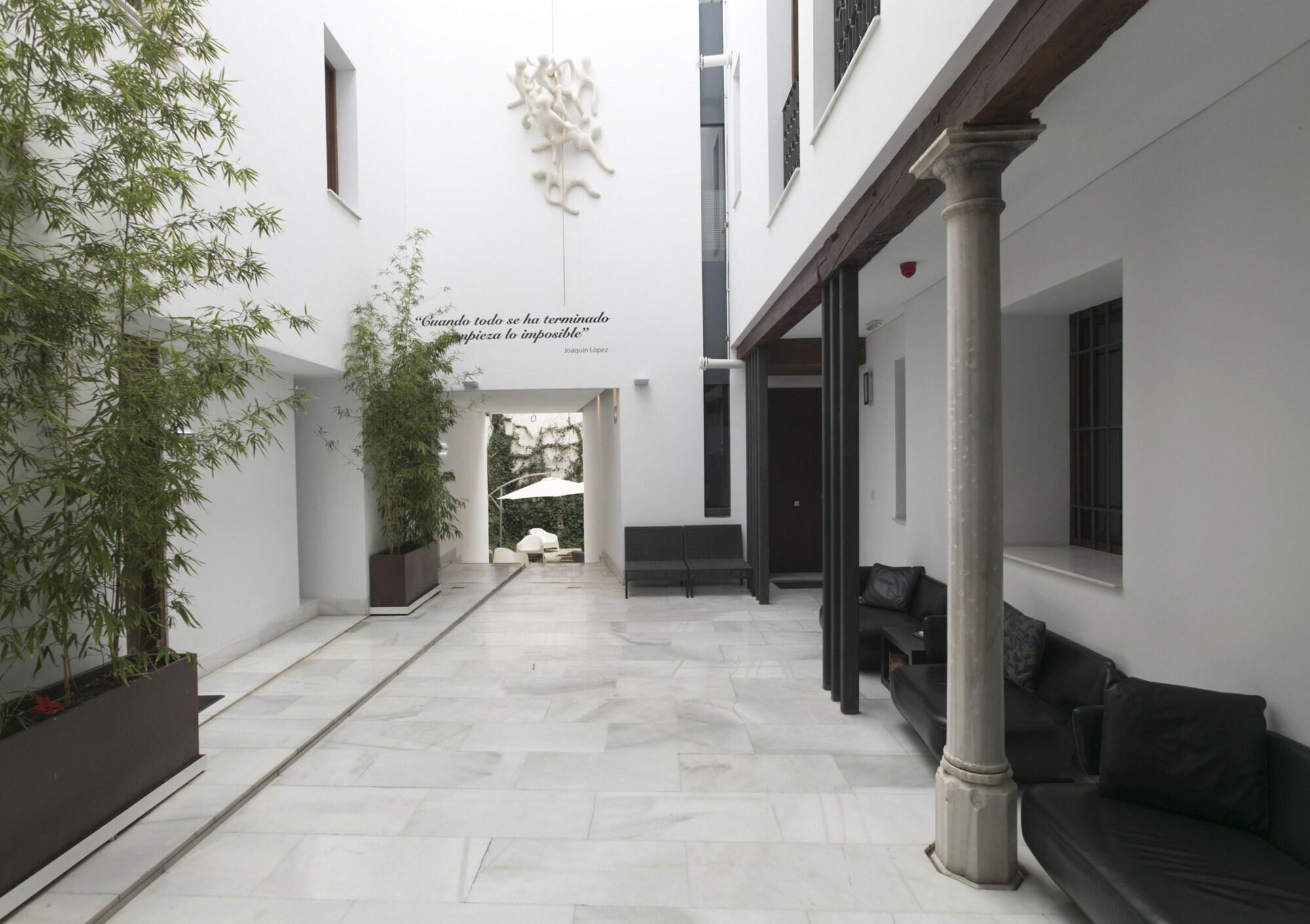 Elvira Aparthotel 3*