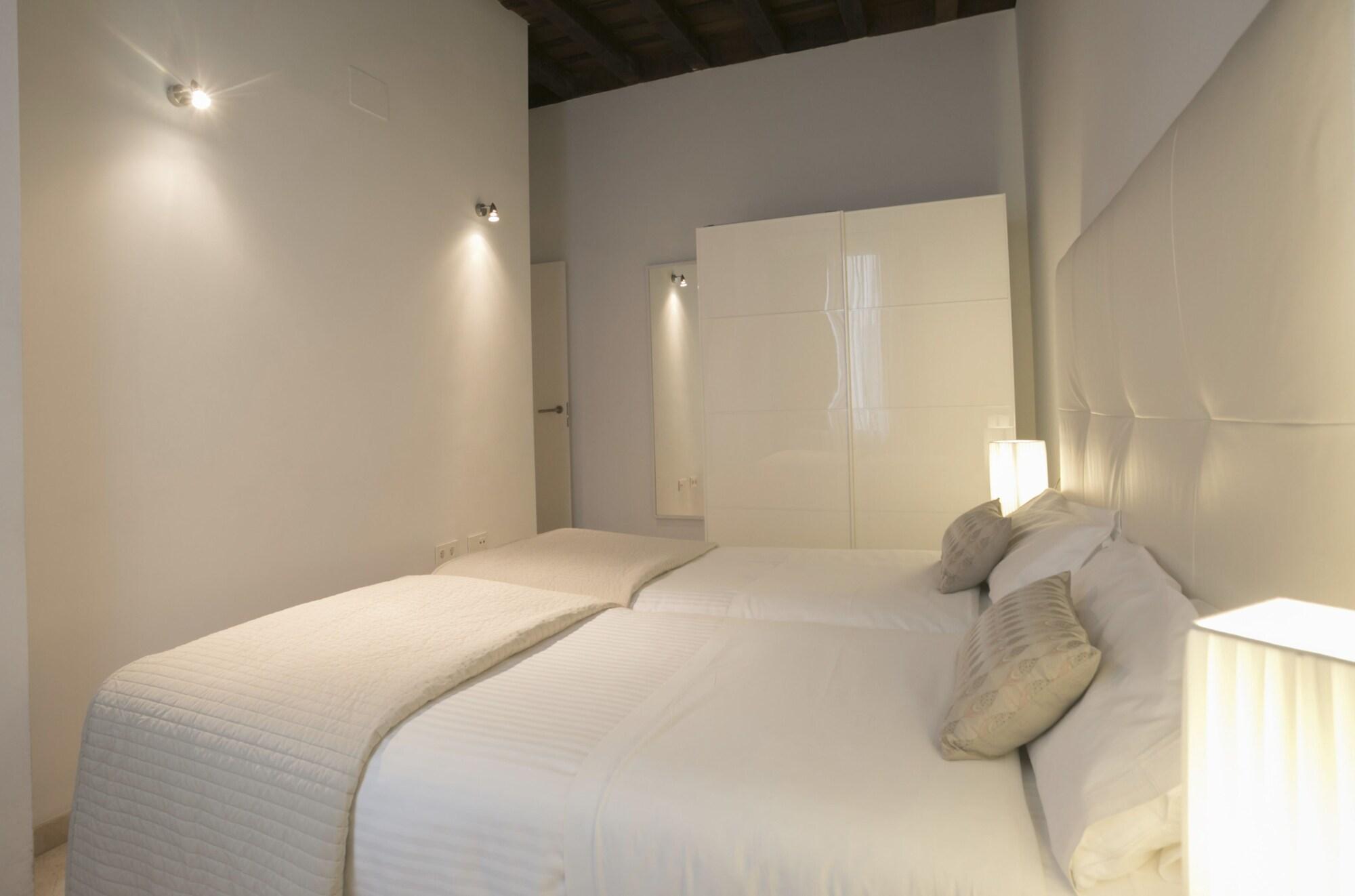 Elvira Aparthotel 3*