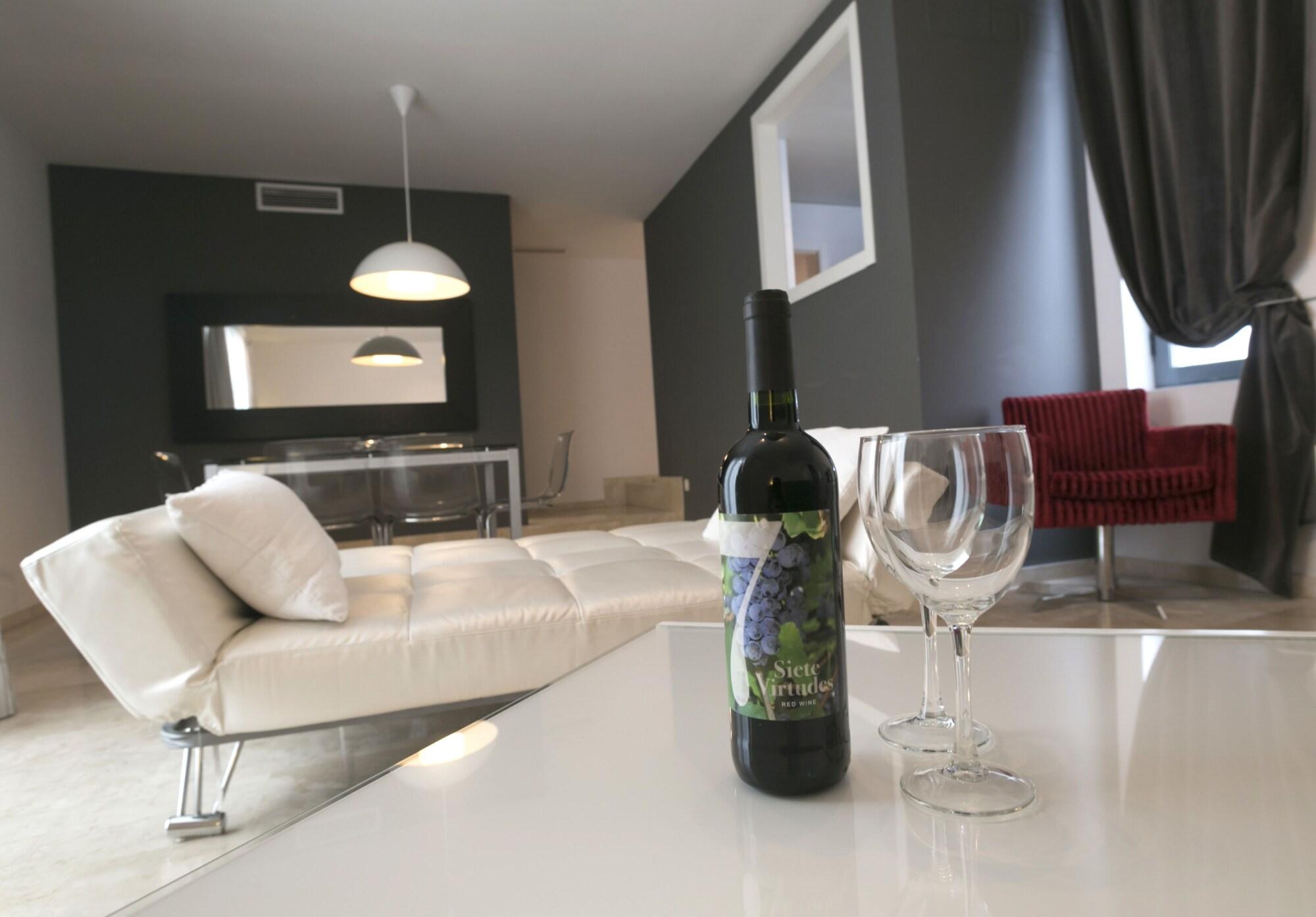 Elvira Apartahotel