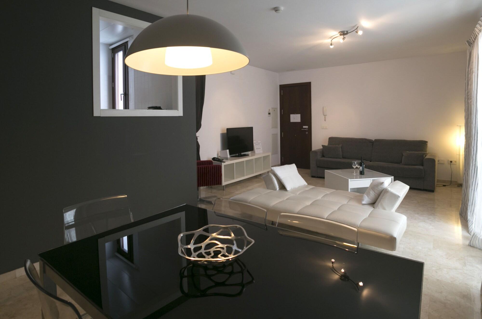 Elvira Apartahotel 3*