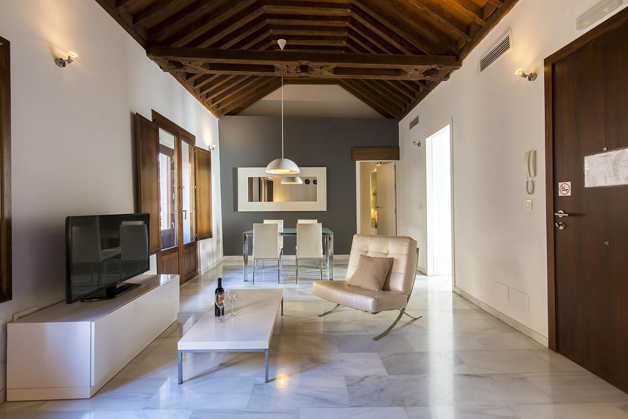Elvira Apartahotel