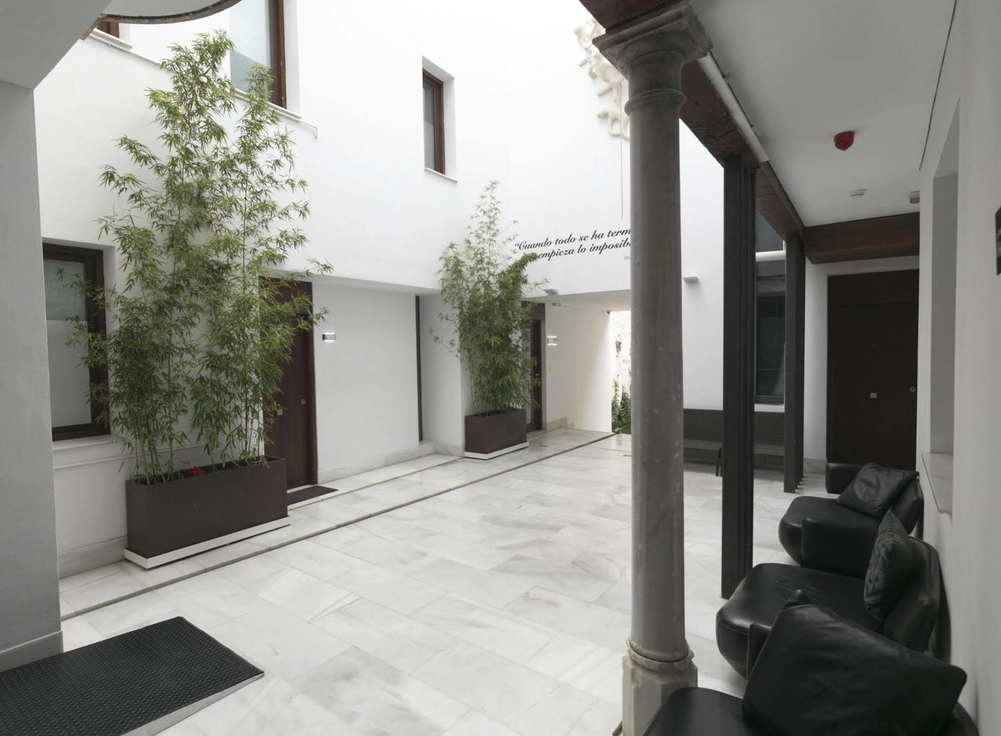 Apartahotel Elvira 3*